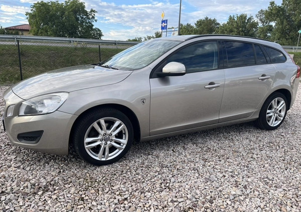 Volvo V60 cena 29900 przebieg: 196660, rok produkcji 2011 z Borne Sulinowo małe 106